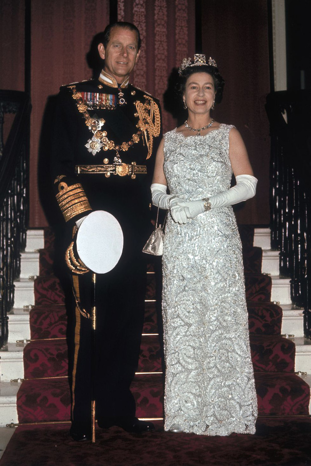 Nhìn lại những khoảnh khắc đẹp nhất của Hoàng thân Philip và Nữ hoàng Anh: Chuyện tình đôi đũa lệch cùng cuộc hôn nhân bền vững hơn 70 năm - Ảnh 20.