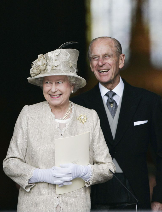 Nhìn lại những khoảnh khắc đẹp nhất của Hoàng thân Philip và Nữ hoàng Anh: Chuyện tình đôi đũa lệch cùng cuộc hôn nhân bền vững hơn 70 năm - Ảnh 26.