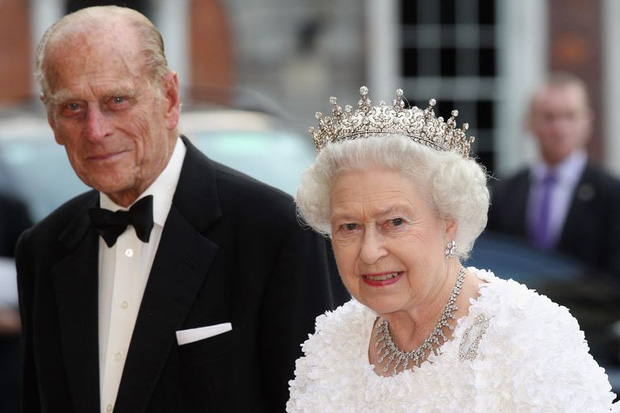 Nhìn lại những khoảnh khắc đẹp nhất của Hoàng thân Philip và Nữ hoàng Anh: Chuyện tình đôi đũa lệch cùng cuộc hôn nhân bền vững hơn 70 năm - Ảnh 28.