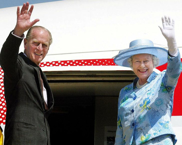 9 điều Nữ hoàng Anh Elizabeth II tuyệt đối không bao giờ làm: Vậy mới thấy Hoàng gia Anh nghiêm khắc đến mức nào - Ảnh 7.